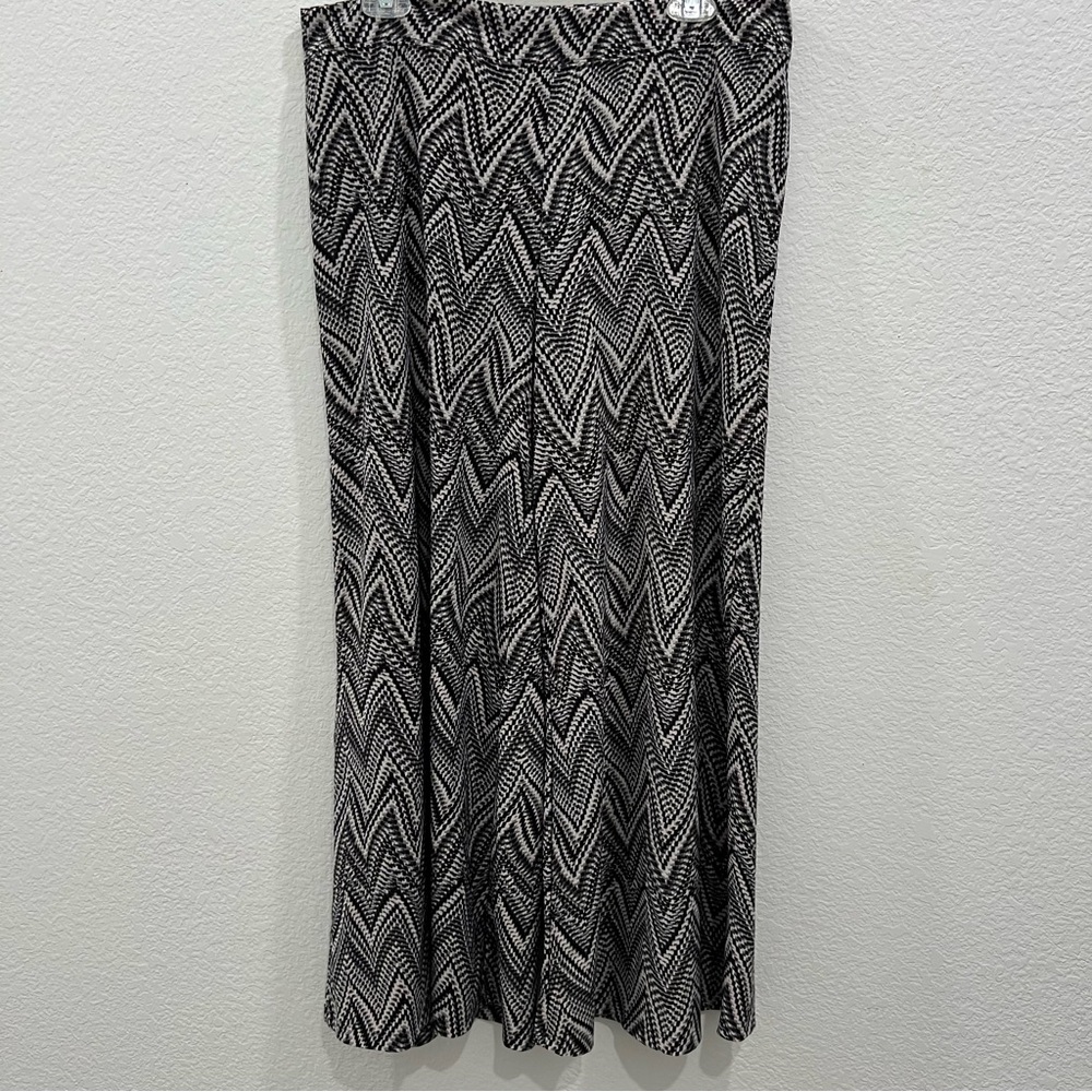 Black, White, Gray, Chevron Pattern Palazzo Pants, Stretch, Flowy, Full Length L